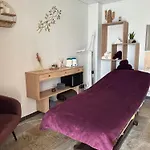 Hotell Chateau De La Falque, The Originals Relais Saint-Geniez-dʼOlt