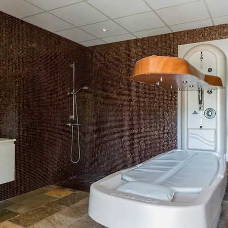 Hotel Chateau De La Falque, The Originals Relais