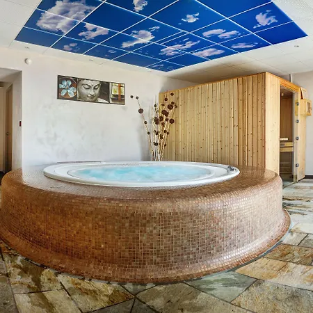 Hotel Chateau De La Falque, The Originals Relais 4*