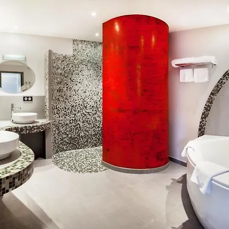 Chateau De La Falque, The Originals Relais Szálloda Saint-Geniez-dʼOlt