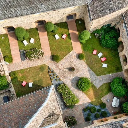 酒店 Chateau De La Falque, The Originals Relais Saint-Geniez-dʼOlt