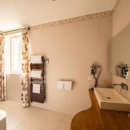 فندق Chateau De La Falque, The Originals Relais 4*