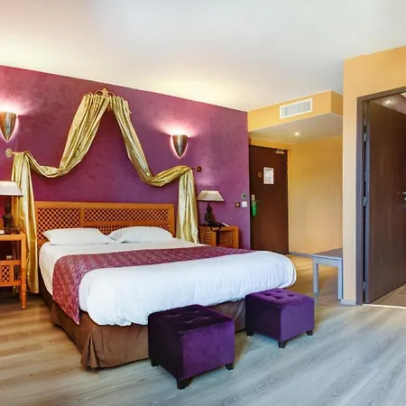 Hotel Chateau De La Falque, The Originals Relais Saint-Geniez-dʼOlt