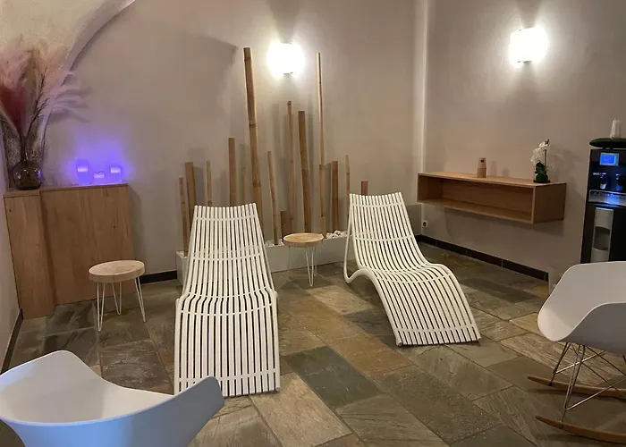 Hotel Château De La Falque, The Originals Relais