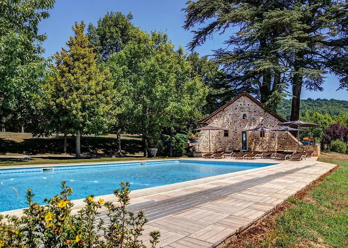 Hotel Chateau De La Falque, The Originals Relais Saint-Geniez-dʼOlt