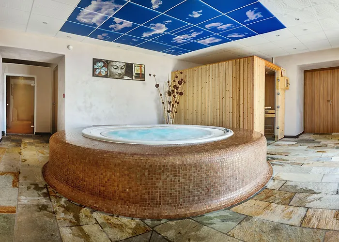 Hotel Château De La Falque, The Originals Relais 4*