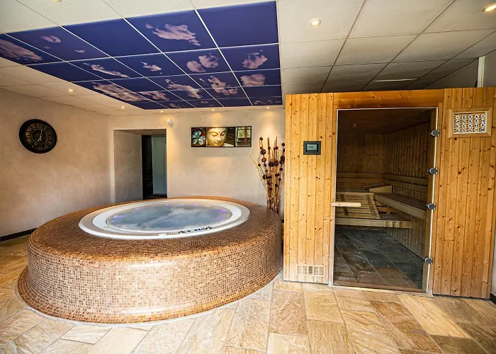 Hotel Château De La Falque, The Originals Relais