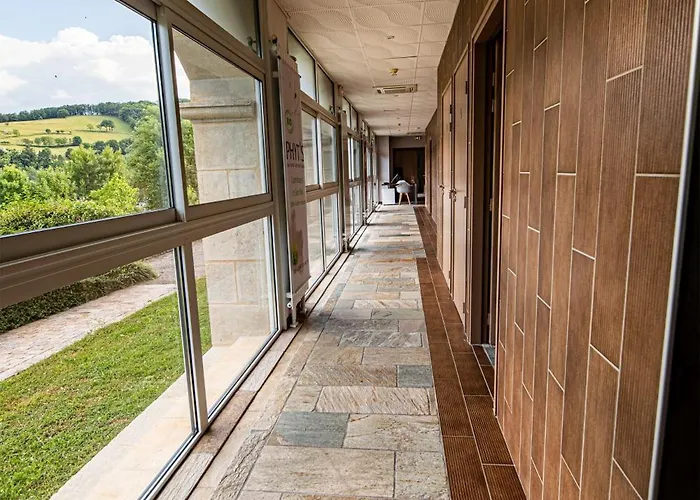 Hotel Château De La Falque, The Originals Relais Saint-Geniez-dʼOlt