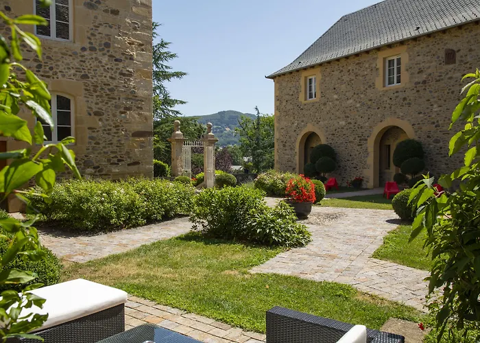 Hotel Château De La Falque, The Originals Relais Saint-Geniez-dʼOlt