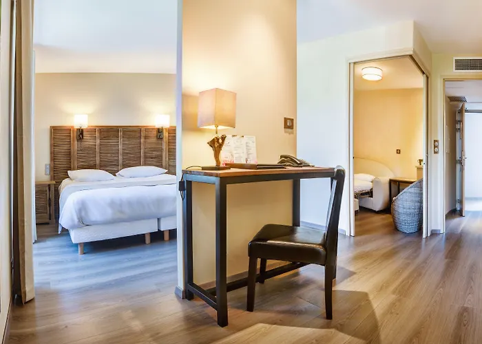 Château De La Falque, The Originals Relais Hotel Saint-Geniez-dʼOlt